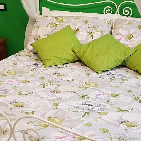 Amanda'S Dream Apartment Taranto Luaran gambar