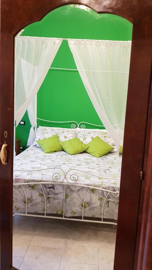 Amanda'S Dream Apartment Taranto Luaran gambar