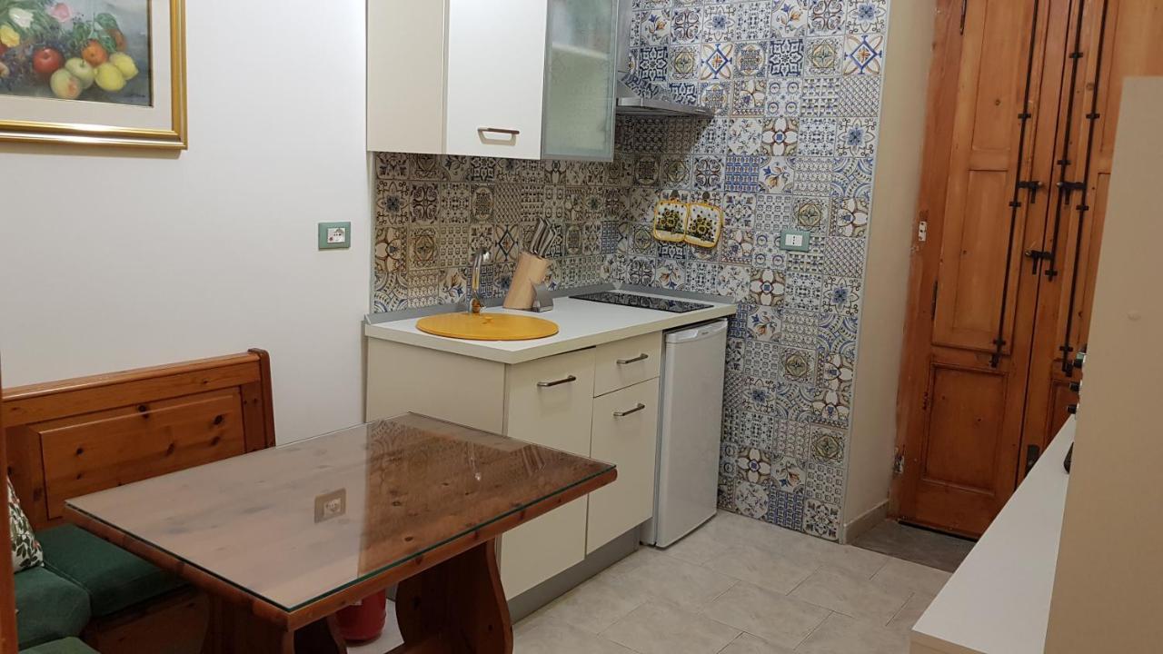 Amanda'S Dream Apartment Taranto Luaran gambar